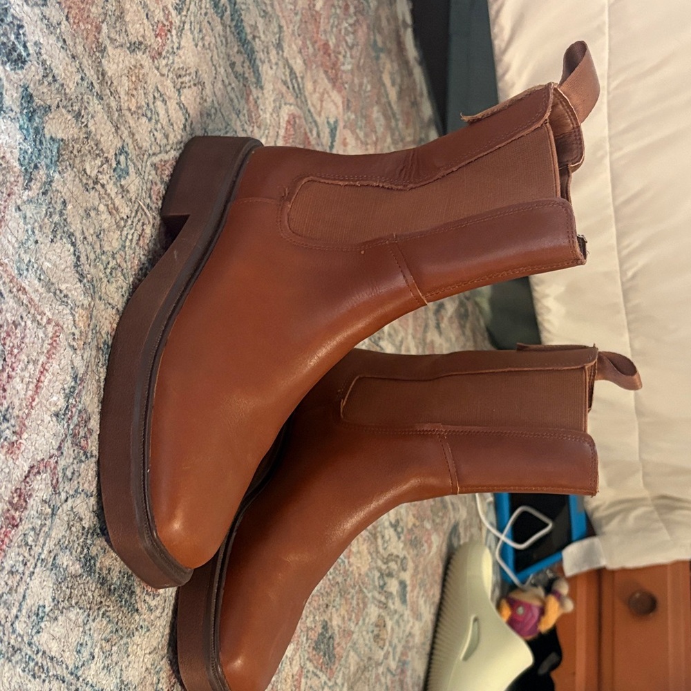 Steve Madden Classic Brown Leather Chelsea Boots